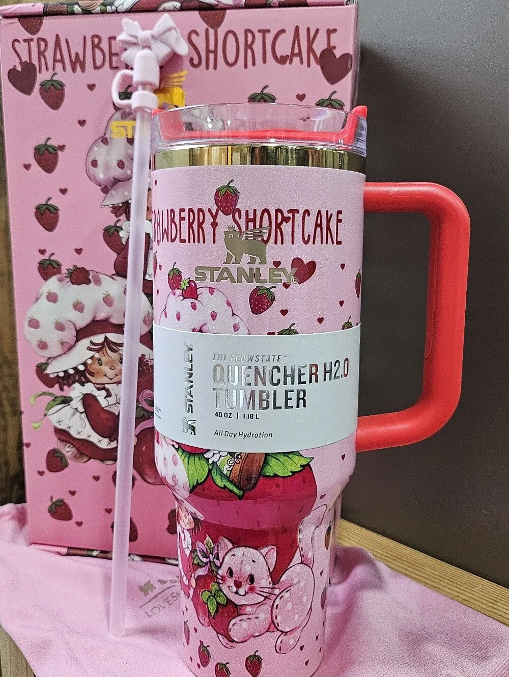 Pink Stanley 40oz Quencher H2.0 FlowState tumbler